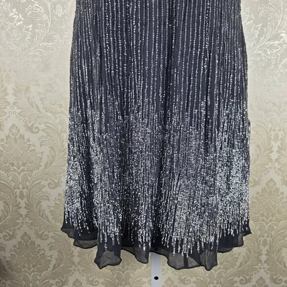 Elegant Black and Silver Backless Dress - Picture 3 of 14